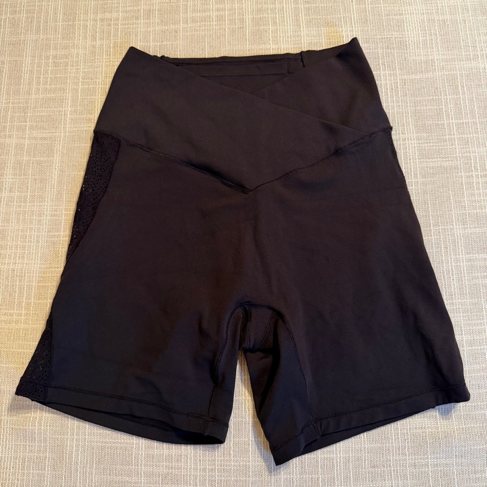 Halara Black Crossover V-Waist Biker Shorts Lace Mesh Side Panels Womens Size M